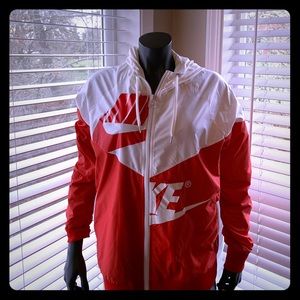 Women's size Large Nike Wind Runner jacket